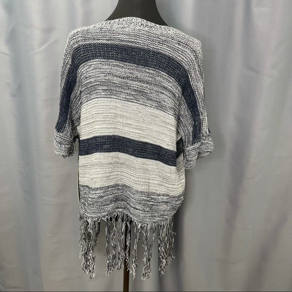 California Moonrise- Navy crochet knot t shirt with tassels - Picture 4 of 5